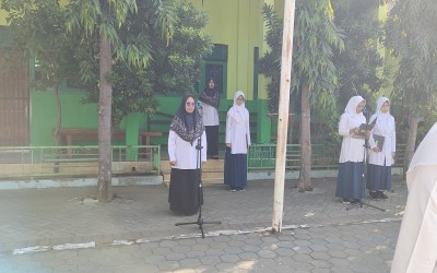 MTs NURUL HIDAYAH LAKSANAKAN UPACARA BENDERA Dan BERIKAN APRESIASI KEPADA PERAIH JUARA OMI
