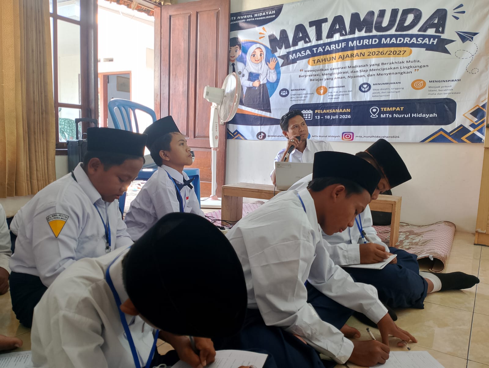 Pemateri dari DLH Santri Putra